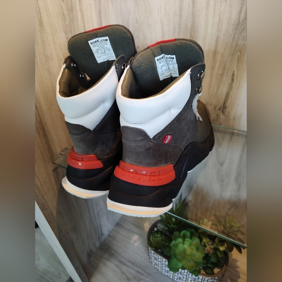 SOREL Women's Kinetic RNEGD Conquest Waterproof Leather Sneaker Boots Size 8 - Picture 7 of 17